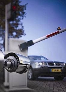 Boschs Hybridrekorder zur digitalen Videoaufzeichnung mit automatischer Kraftfahrzeug-Kennzeichenerfassung im Einsatz. Foto: Bosch/auto-reporter.net